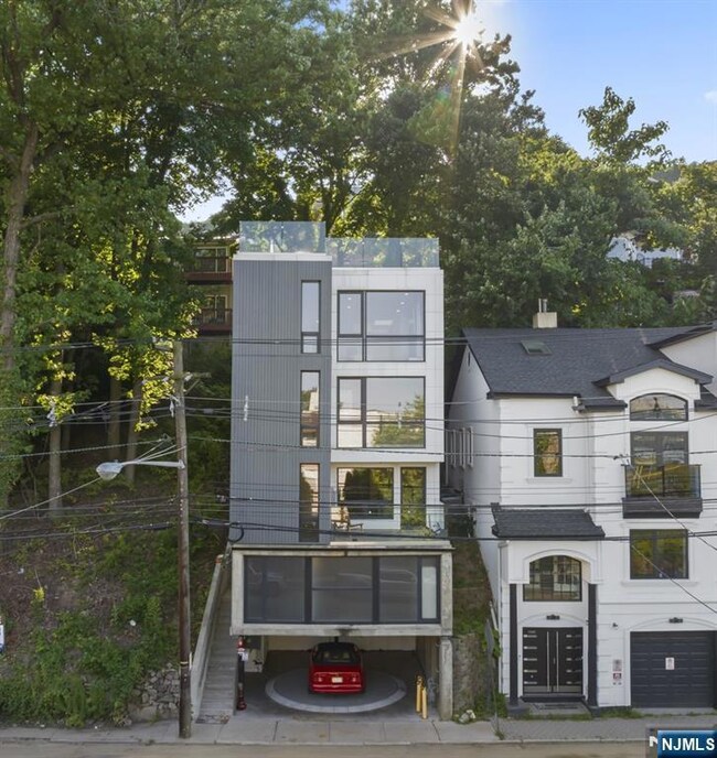 1076 River Rd, Edgewater, NJ 07020 - photo 2