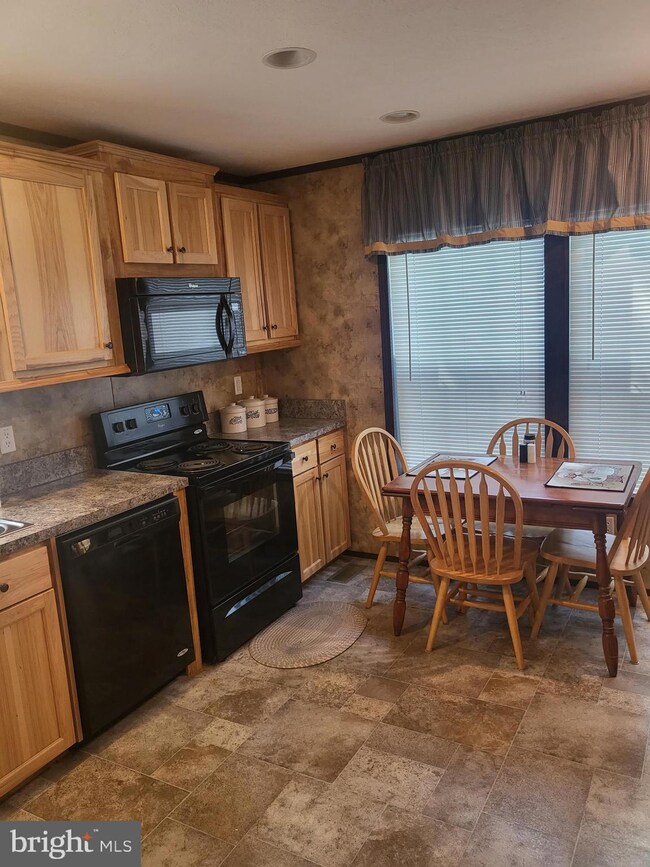 836 Latshaw Rd, Spring City, PA 19475 - photo 3