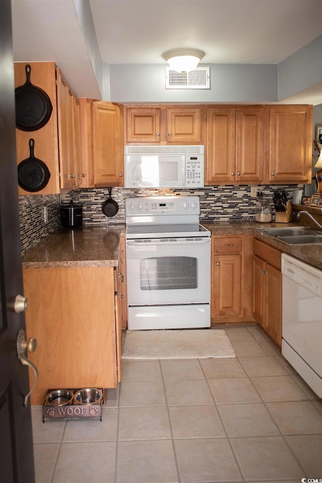 Kitchen with a sink, decorative backsplash, white 