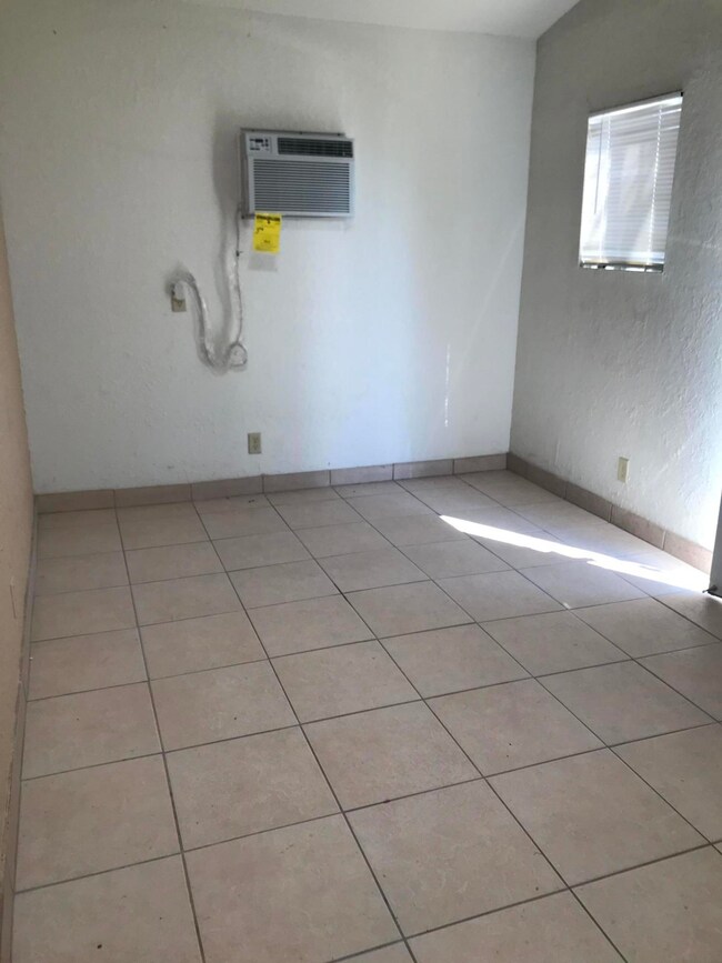 7853 West Dr unit B, El Paso, TX 79915 - photo 3