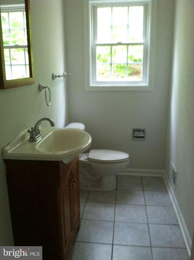 26327 Gibson Ln, Ruther Glen, VA 22546 - photo 2