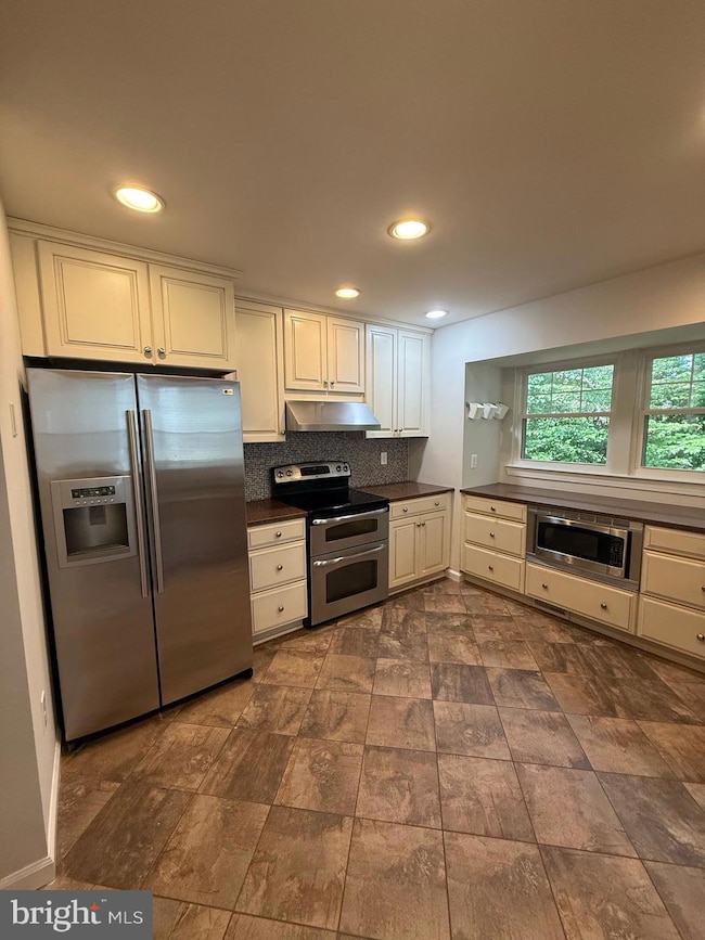 11973 Holly View Dr, Woodbridge, VA 22192 - photo 6