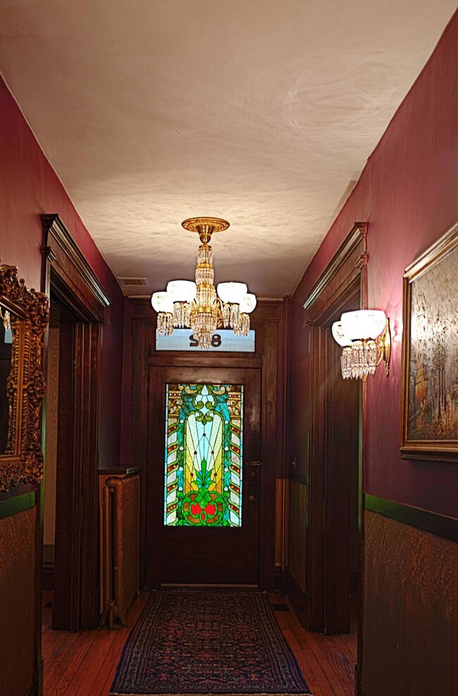 862 Bryden entry hall