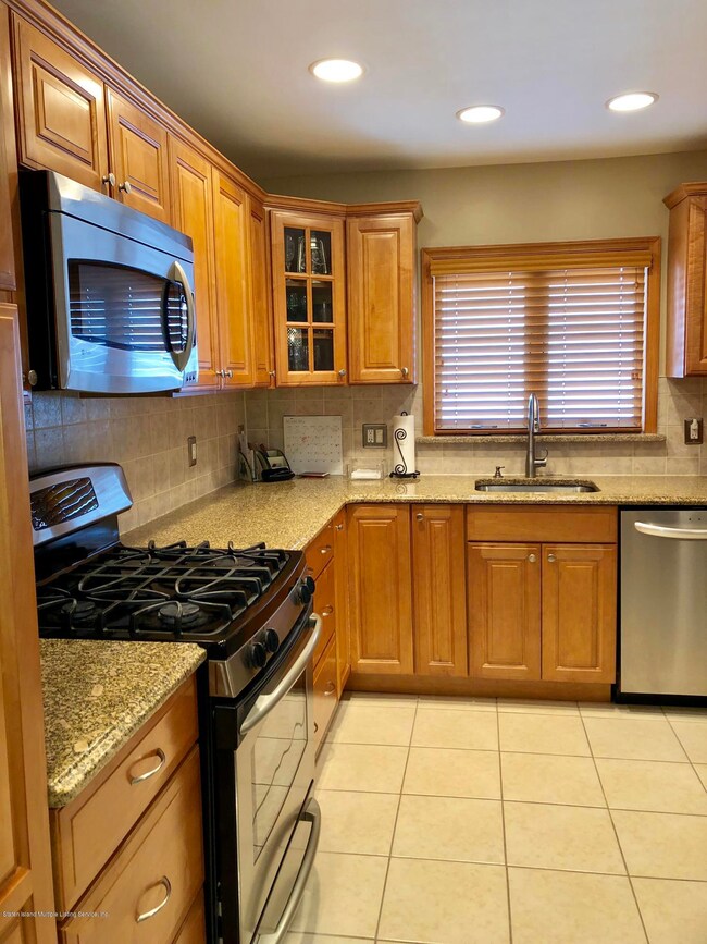 96 Jeanette Ave, Staten Island, NY 10312 - photo 4