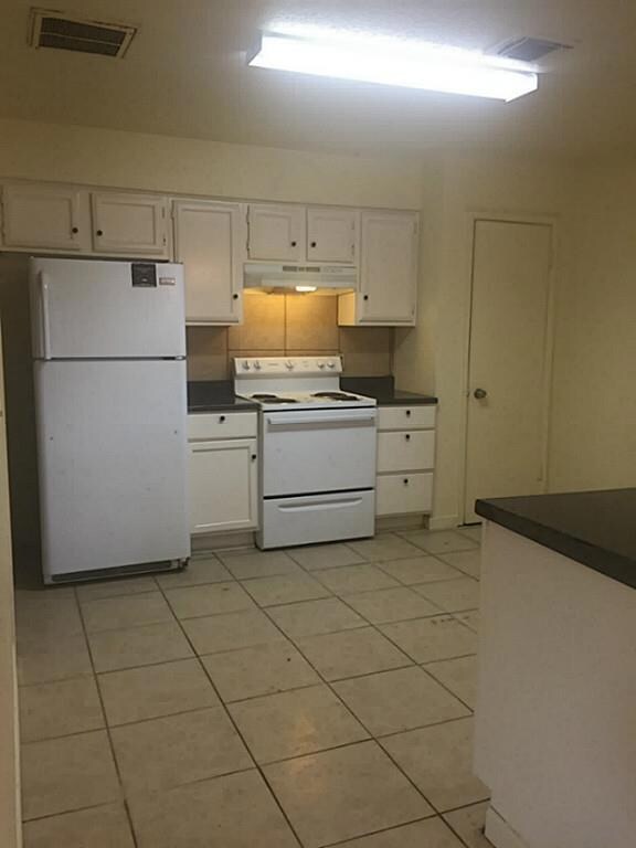 3320 Avenue O unit B, Rosenberg, TX 77471 - photo 4