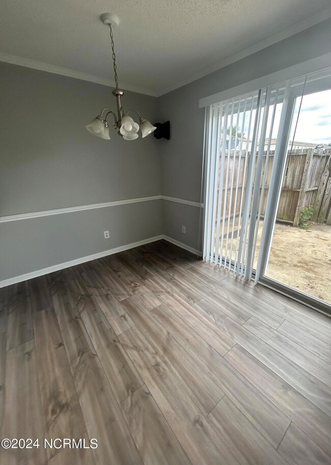 2300 Vineyard Dr Dinette