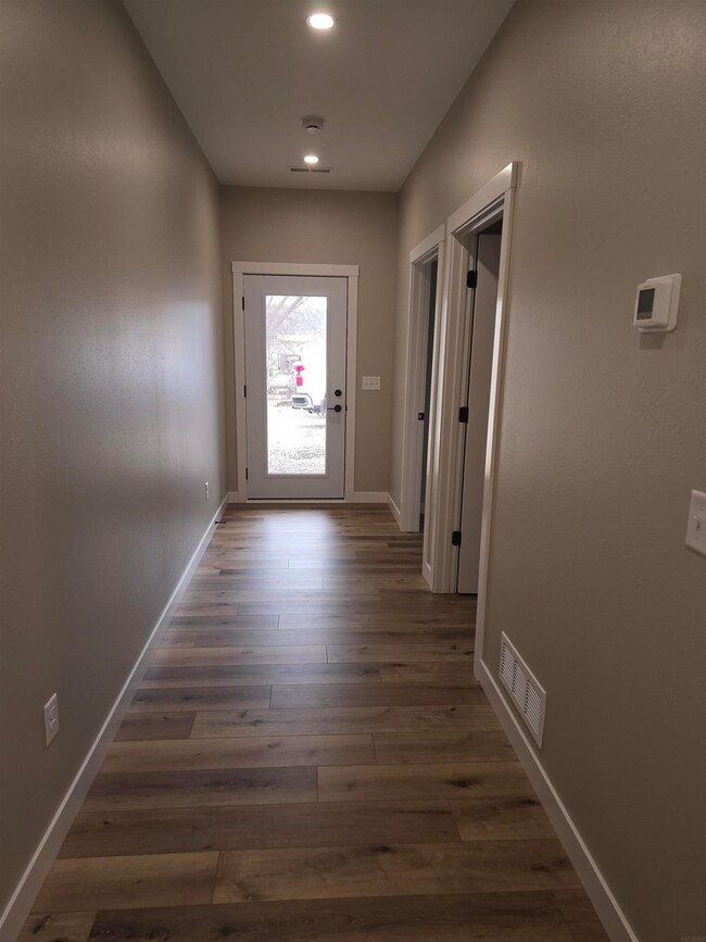 709 Washington St unit 3, Decorah, IA 52101 - photo 2