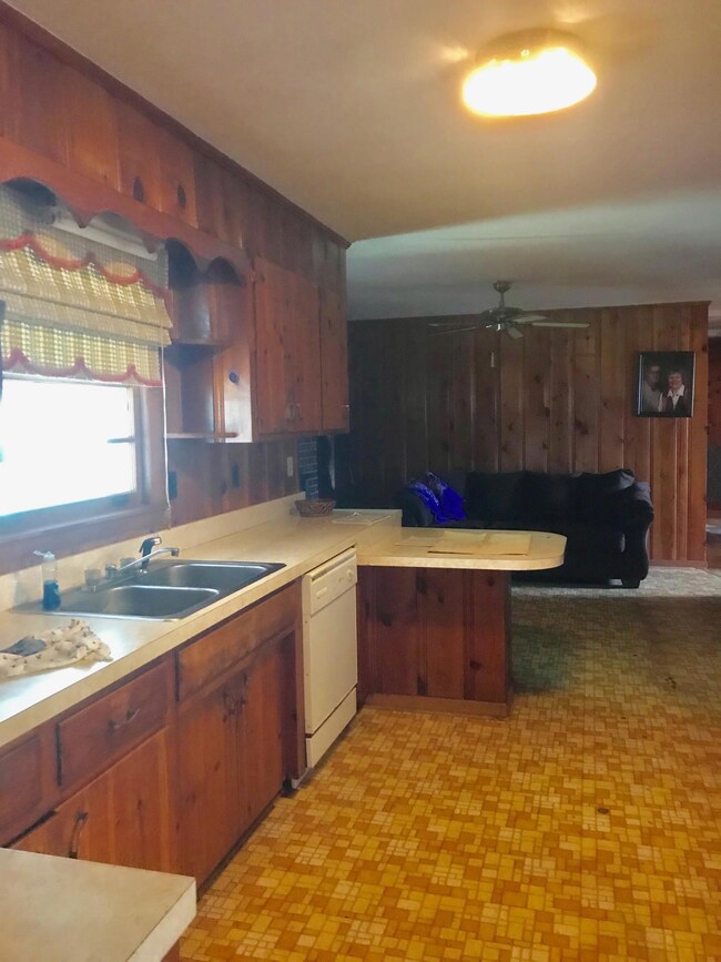 413 Shelton Rd, Manchester, TN 37355 - photo 4