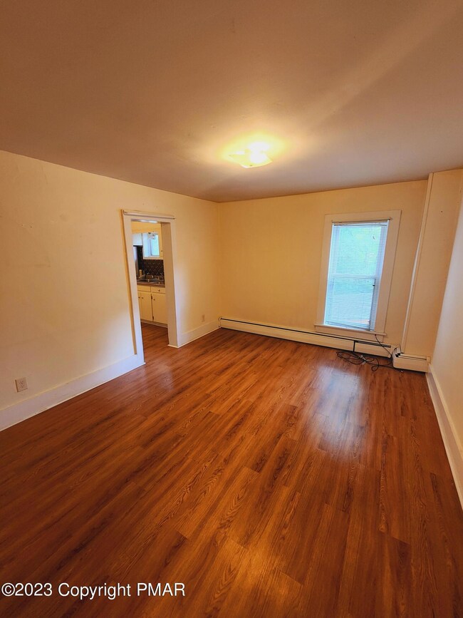 554 N 5th St unit 2, Stroudsburg, PA 18360 - photo 2