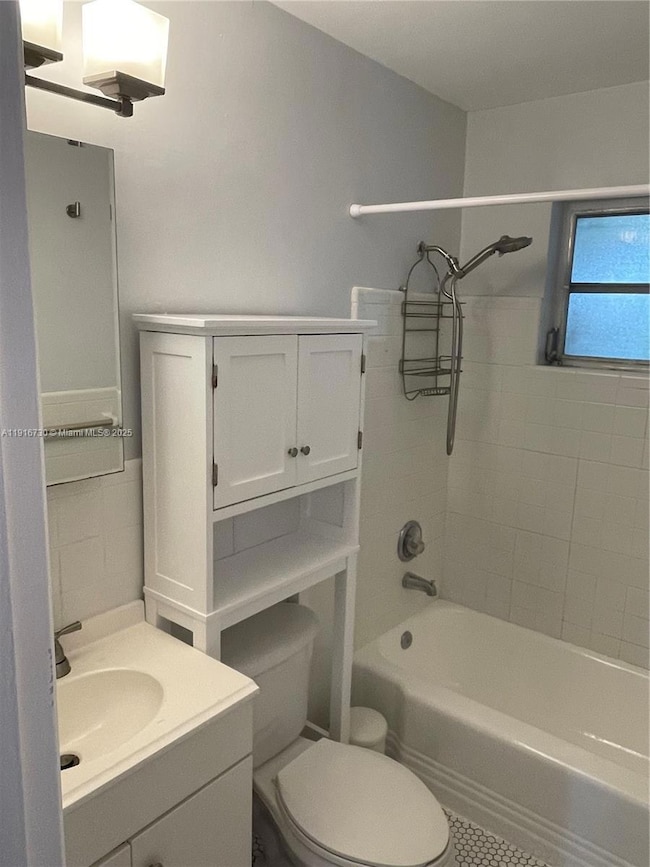 2215 NE 11th Ave unit 2215, Wilton Manors, FL 33305 - photo 5