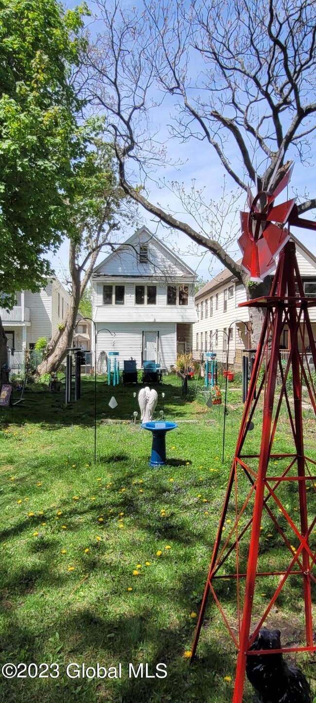 142 Mcclellan St, Schenectady, NY 12304 - photo 6