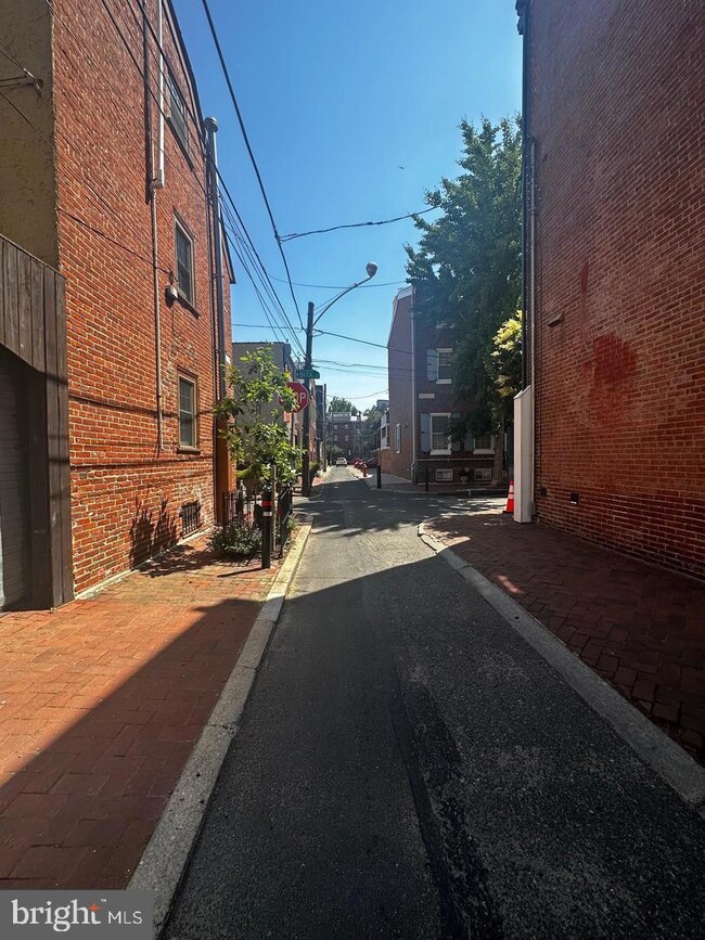 810 S Howard St, Philadelphia, PA 19147 - photo 3