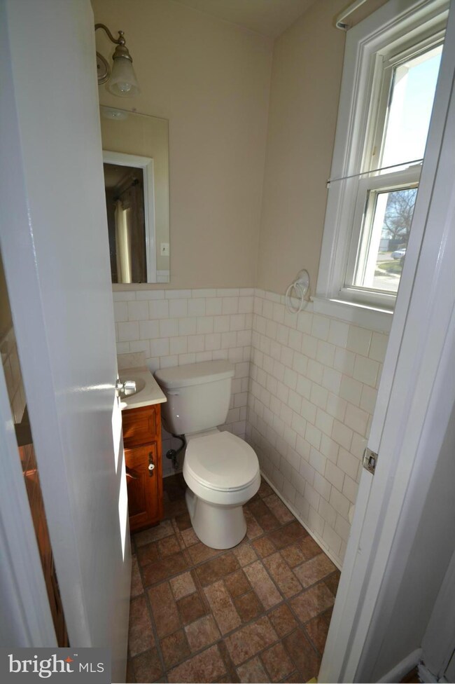 1304 Glenmont Rd, Baltimore, MD 21239 - photo 7