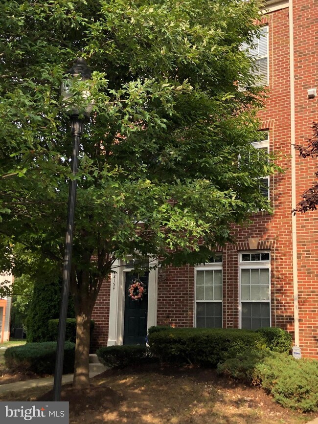 2154 Abbottsbury Way unit 43, Woodbridge, VA 22191 - photo 2