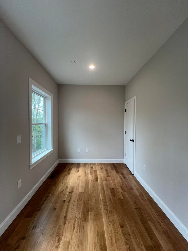 46 Juniper Ln, Portsmouth, NH 03801 - photo 2