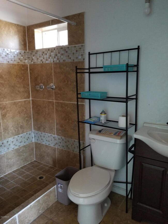 Hall Guest Bath-Jefferson