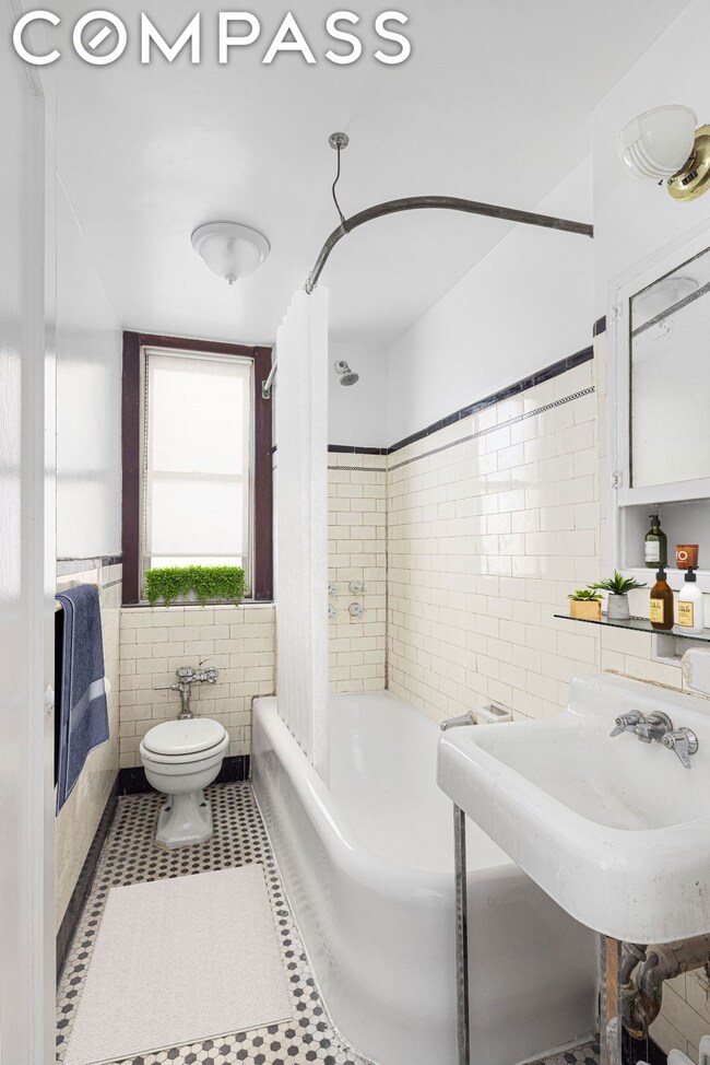 Manchester House Apartments unit 9D, New York, NY 10024 - photo 3