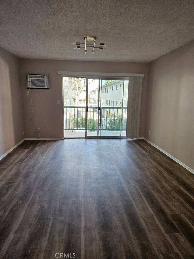 18307 Burbank Blvd, Tarzana, CA 91356 - photo 5