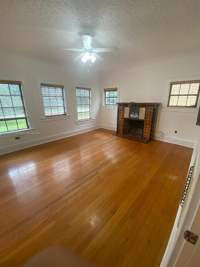 8900 NE 1st Ave unit 1, El Portal, FL 33138 - photo 3