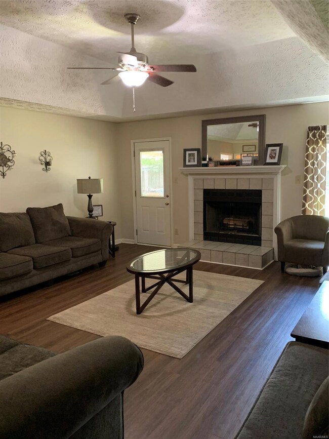 Living room with Fireplace