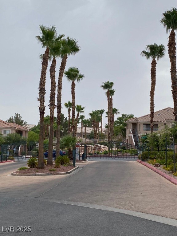 10525 Autumn Pine Ave unit 205, Las Vegas, NV 89144 - photo 3