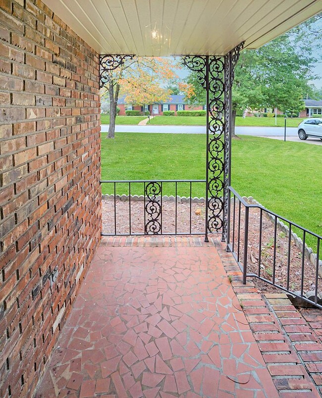 2103 Lullwater Rd, Albany, GA 31707 - photo 2