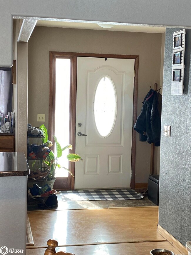 709 E Clay St, Osceola, IA 50213 - photo 4