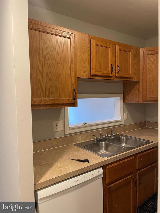 1334-Y W Wyomissing Blvd unit V, West Lawn, PA 19609 - photo 6