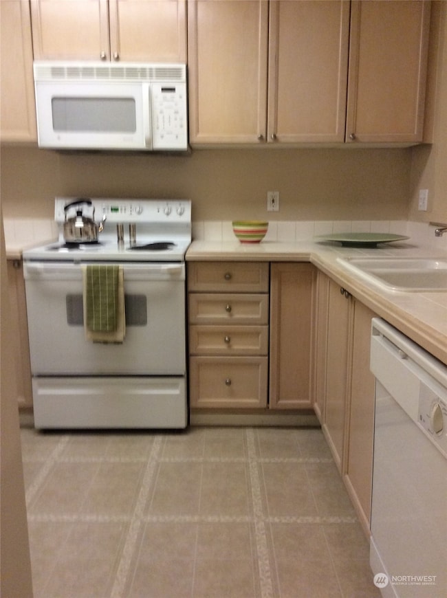 18505 SE Newport Way unit A204, Issaquah, WA 98027 - photo 3