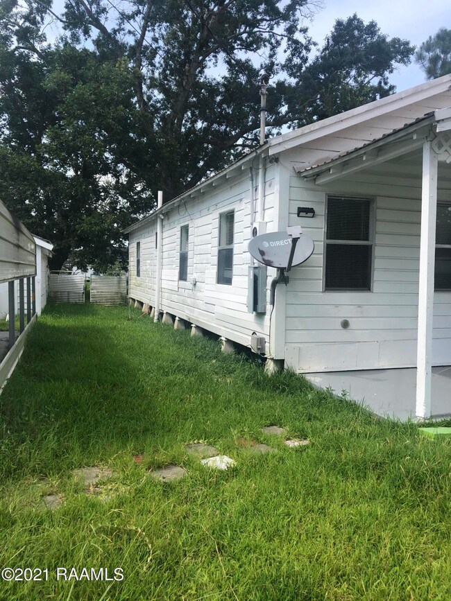 630 E 4th St, Jennings, LA 70546 - photo 2