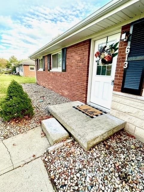 613 E Tulip Ln, Connersville, IN 47331 - photo 2