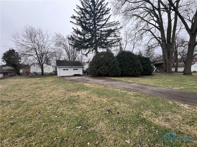 1947 Newport Ave, Toledo, OH 43613 | MLS# 6112541 | Homes.com