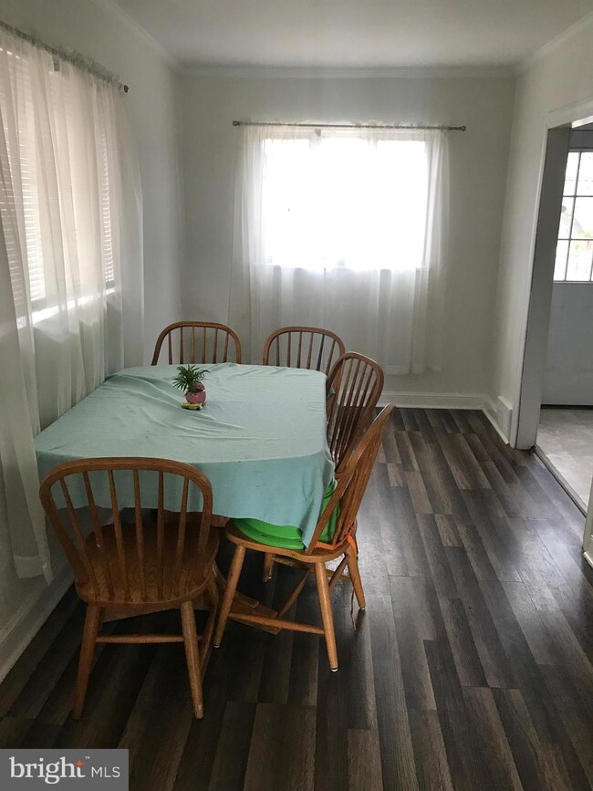 122 W Garrison Rd, Brookhaven, PA 19015 - photo 7