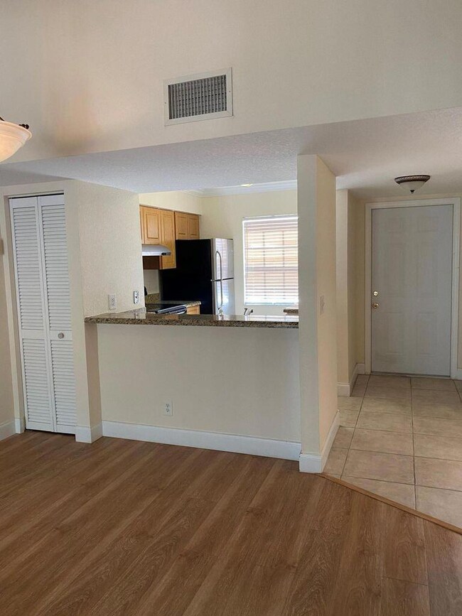 1105 Lake Shore Dr unit 203, West Palm Beach, FL 33403 - photo 2