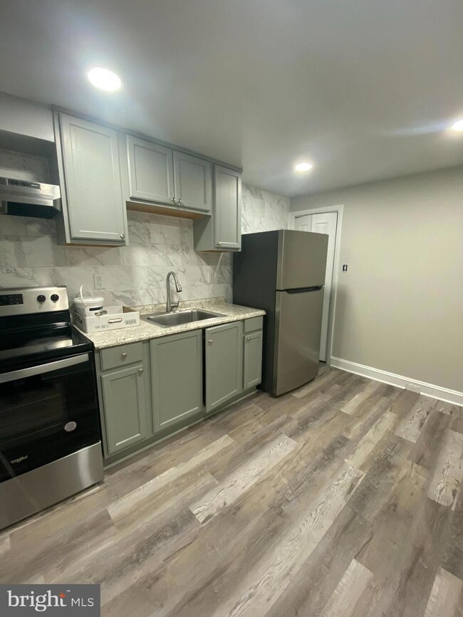 535 E Lafayette St unit 2, Norristown, PA 19401 - photo 2