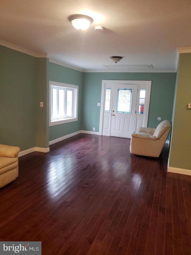 6725 Clinglog St, Capitol Heights, MD 20743 - photo 4