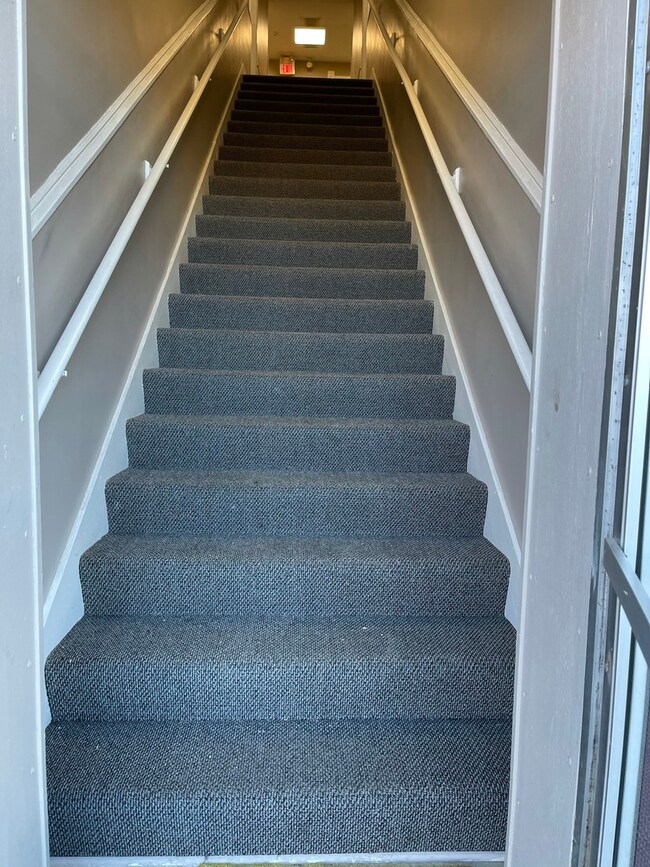 4 1/2 W Wilson St unit C6, Batavia, IL 60510 - photo 3