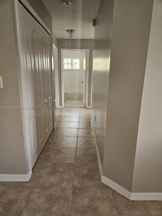 2527 W 76th St unit 208, Hialeah, FL 33016 - photo 7