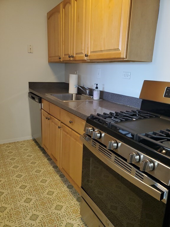 Hawthorne Place Condominium unit 7B, Boston, MA 02114 - photo 4