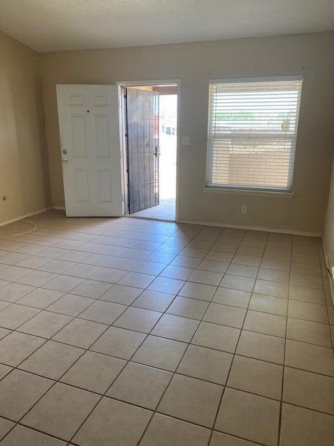10636 Cuatro Vistas Dr unit A, El Paso, TX 79935 - photo 4