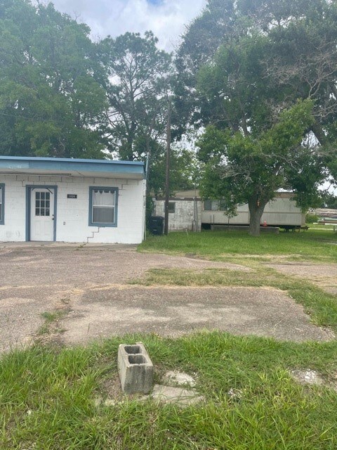 1824 W Highway 6, Alvin, TX 77511 - photo 3