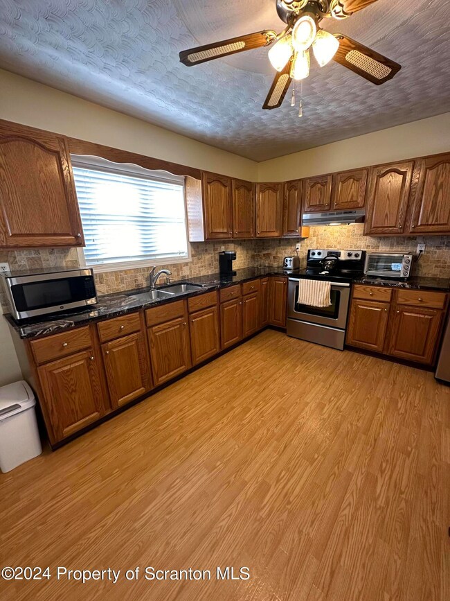 1151 Olga St, Scranton, PA 18519 - photo 3