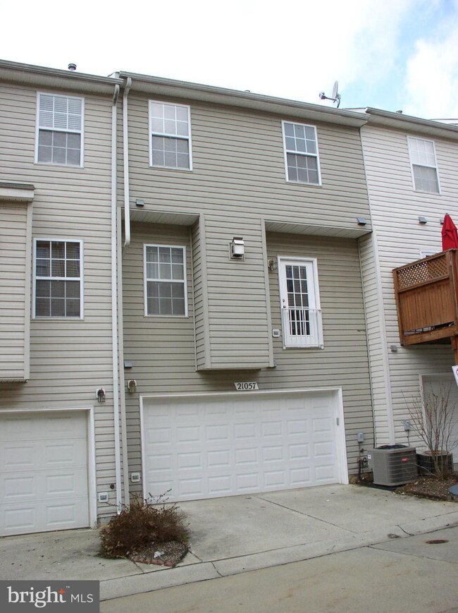 21057 Sojourn Ct, Germantown, MD 20876 - photo 2