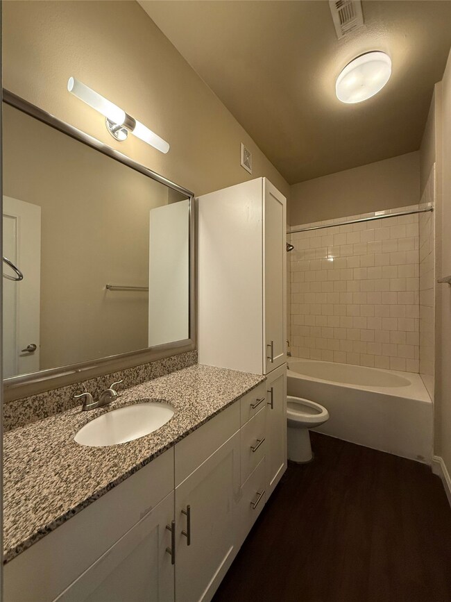 908 N Bishop Ave unit 2-301, Dallas, TX 75208 - photo 6