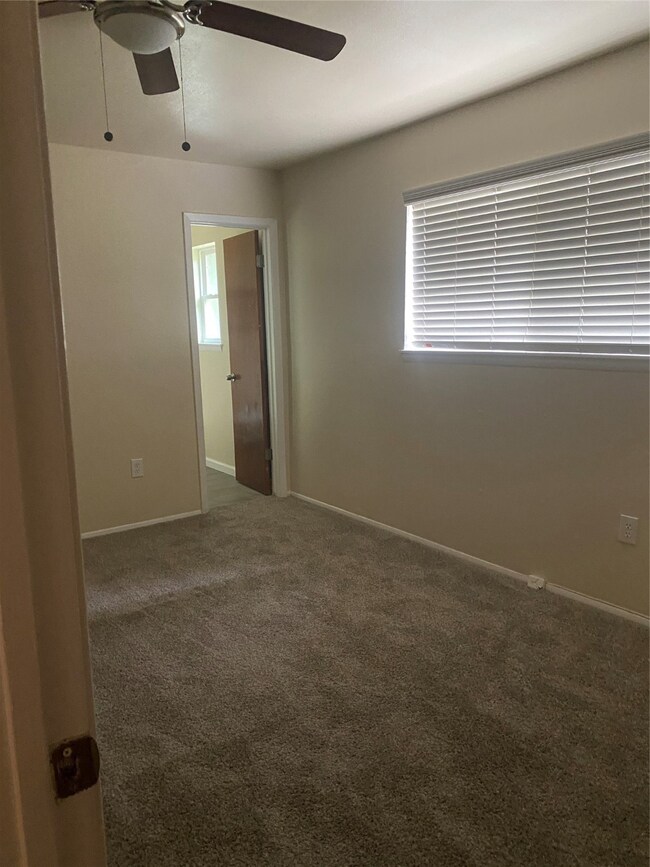 506 Linda Ln, Alvin, TX 77511 - photo 4