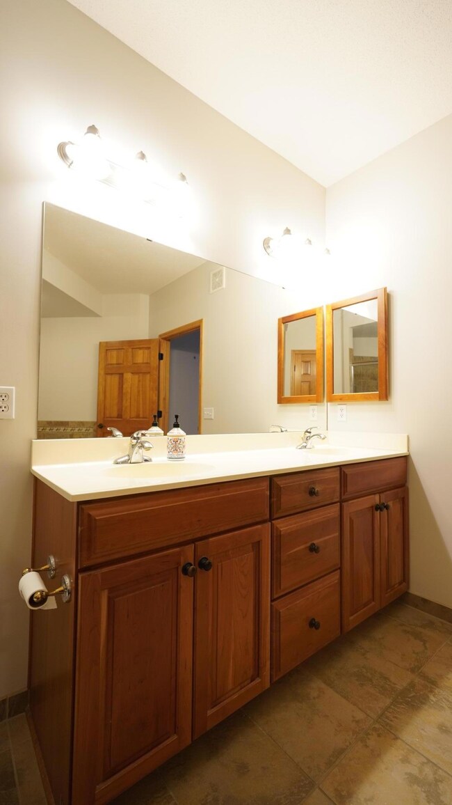 5250 Grandview Square unit 2212, Edina, MN 55436 - photo 4