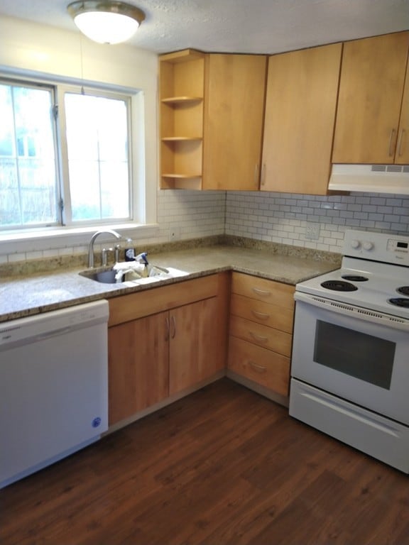 16 Church St unit 2, Wakefield, MA 01880 - photo 2