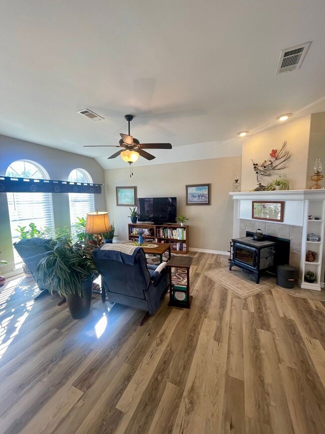 210 Hunters Glen Dr, Lufkin, OK 74904 - photo 7