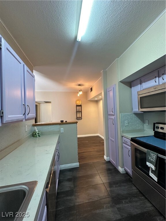 Kitchen with range, decorative backsplash, a penin