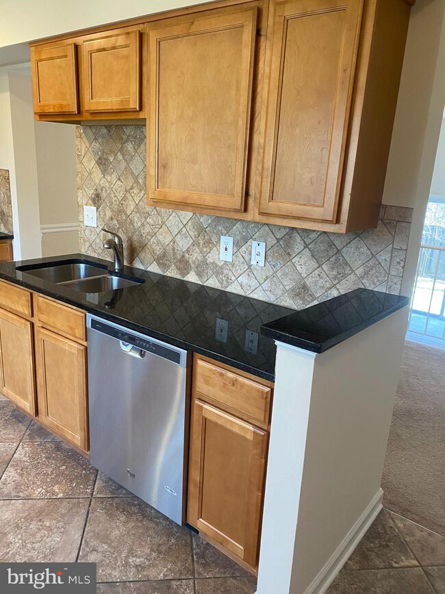 1993 Mayflower Dr, Woodbridge, VA 22192 - photo 6